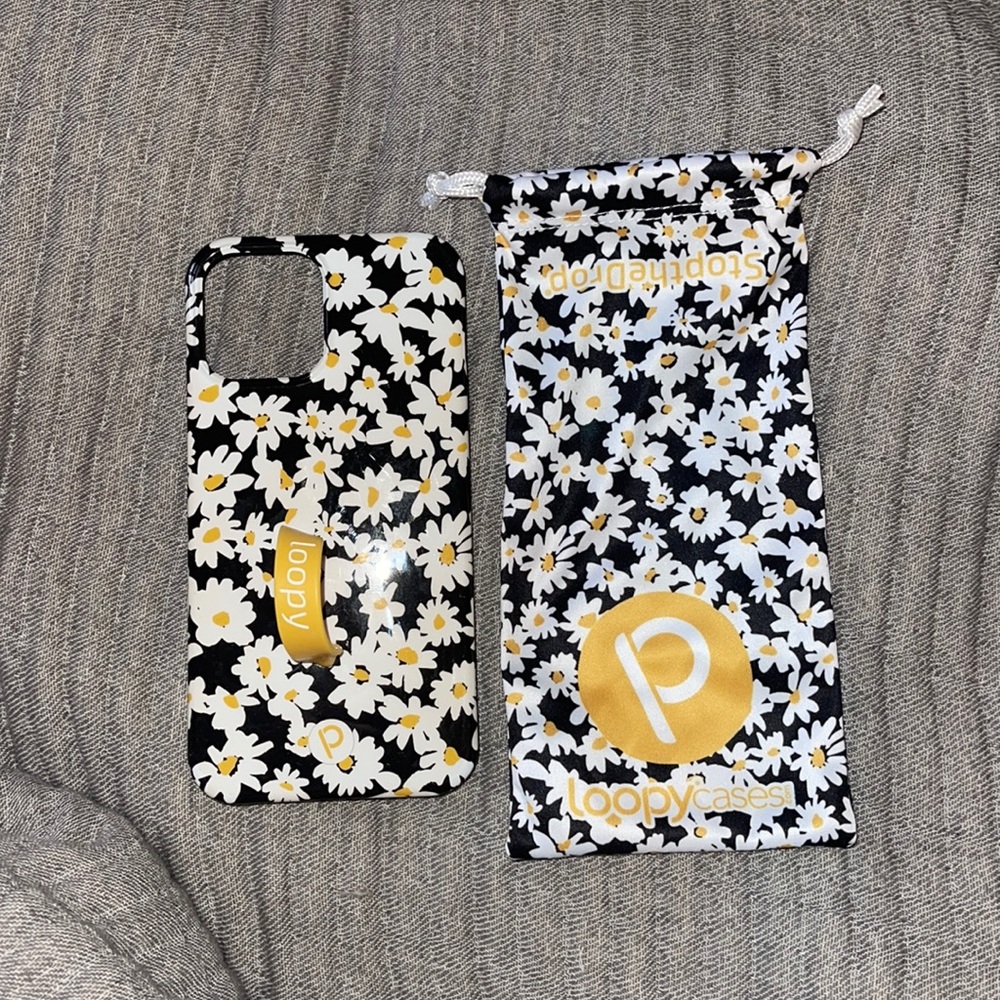 iPhone 12 Pro Max loopy Daisy case - righty